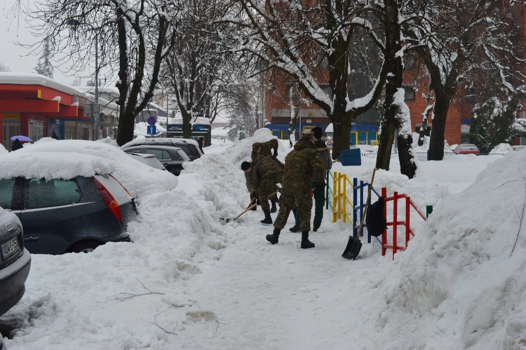 Resursi Oružanih snaga BiH raščišćavaju putne komunikacije